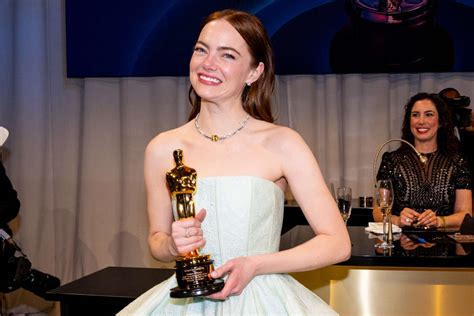 emma stone Oscar poor things